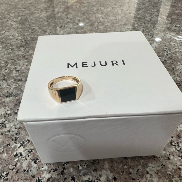 Mini enamel signet ring - Picture 7 of 9